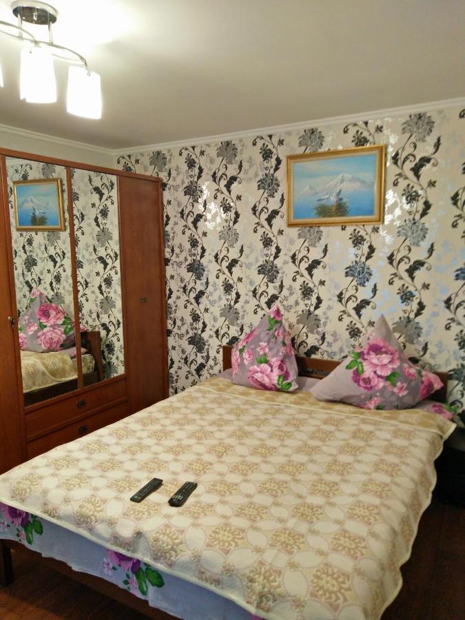 Apartment Nr Railway Station Odessa Eksteriør billede